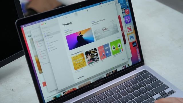 Trên tay Macbook Pro 13 chạy Apple M1 смотреть онлайн