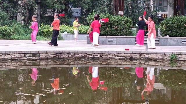 Китайская гимнастика с веером "Тайцзи ЛОТУС" (Tai Chi Fan "Lotus" 太极莲花扇) смотреть онлайн