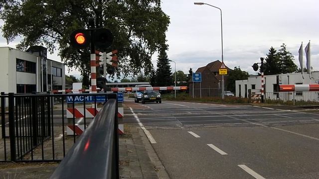 Spoorwegovergang//Railroad Crossing Boxmeer, Stationsweg, NL