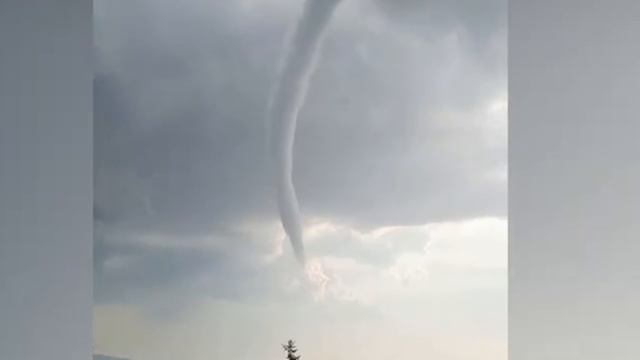 Торнадо в Липяном, Косово. смотреть онлайн