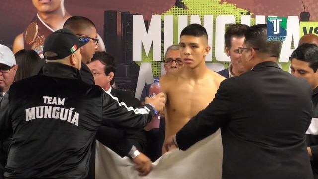 Jaime Munguía tuvo que quitarse la ropa interior para dar el peso смотреть онлайн