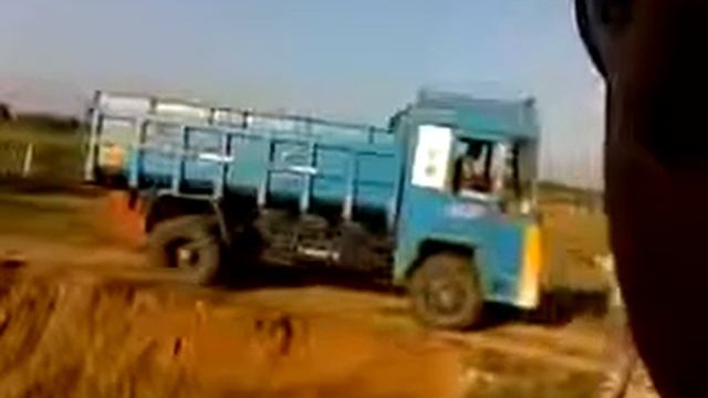 Авто прикол видео грузовики.Русский авось,он и в Азии авось. смотреть онлайн