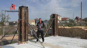 Заливаем колоны.  Дом из ракушечника