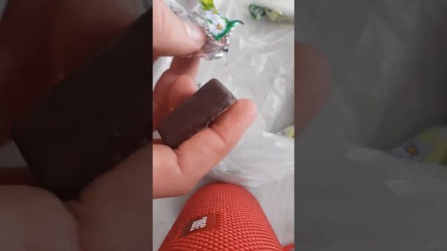 ОСТОРОЖНО ЧЕРВИ!!! ЧЕРВИ В КОНФЕТАХ!!! смотреть онлайн