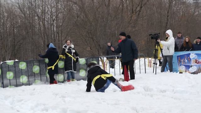 Забег в валенках на Масленицу. Чебоксары 2013 смотреть онлайн