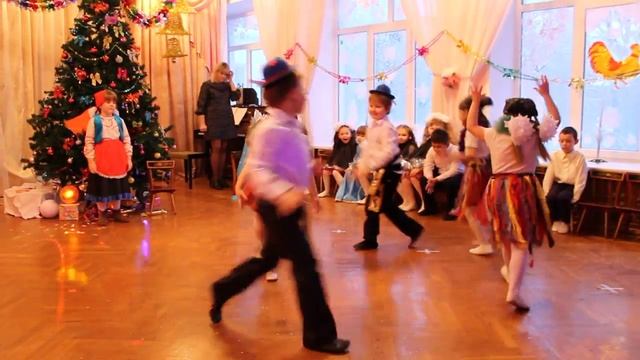 Новогодний утренник в подготовительной группе "Солнышко" смотреть онлайн