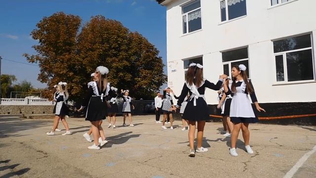 Выступление ансамбля Желябовской школы "Крымский вальс" смотреть онлайн