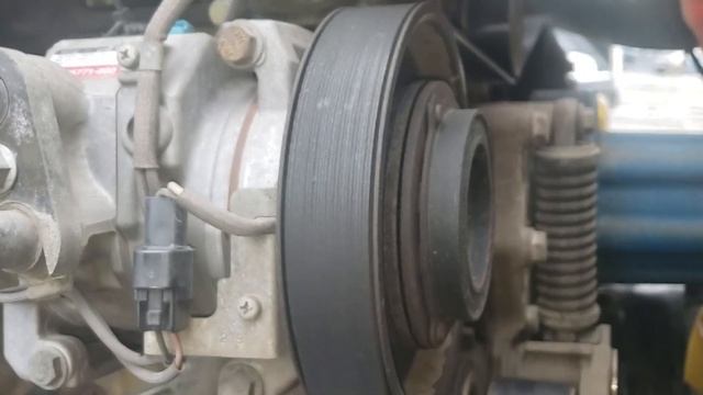 Freightliner Cascadia AC Not Working / Fixing Locked up AC Compressor (Temporary Fix) Kenworth volv смотреть онлайн