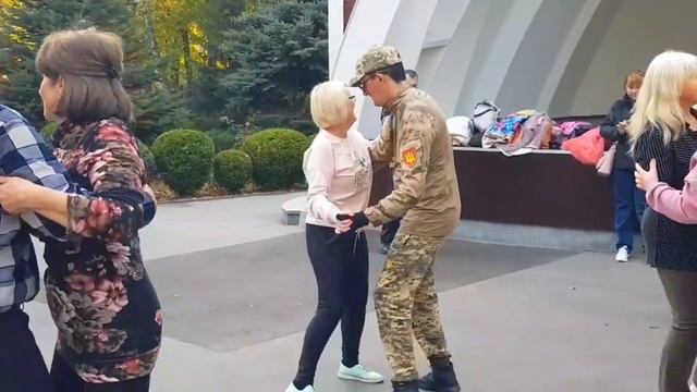 ТАНЦЫ СЕГОДНЯ НАЧАЛИСЬ 14.10.2023 ХАРЬКОВ ТАНЦЫ НА РЕТРО смотреть онлайн