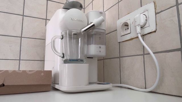 Nespresso Lattissima one _ make cappuccino смотреть онлайн