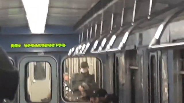 81-717 №9050 на Московско-Петроградской линии. Самый старый линейный вагон 81-717. 24.03.2022 смотреть онлайн