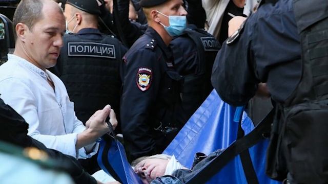 Счет шел на минуты! Ефремов в реанимации – врачи делают все возможное Он в отключке смотреть онлайн