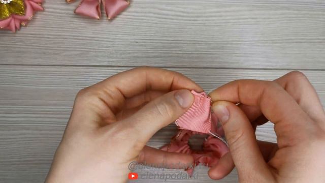 💐 Этот ЗИМНИЙ ЦВЕТОК ИЗ ЛЕНТ ИДЕАЛЬНЫЙ 💐 Мастер-класс ЕленаПодарки DIY / Flor de fita смотреть онлайн