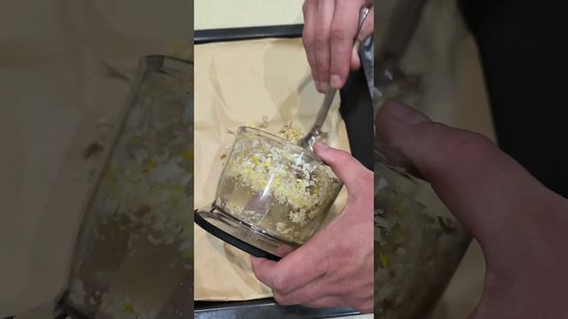 Сушу чеснок прямо со скорлупой, получается отличная приправа смотреть онлайн