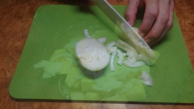 ВКУСНЫЙ И СЫТНЫЙ УЖИН. КУРИНЫЕ БЕДРА С КАРТОФЕЛЕМ В РУКАВЕ. смотреть онлайн