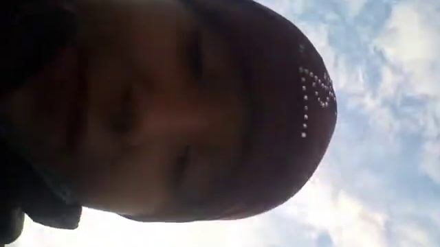 Я не знаю что я снимаю я снимаю свою подругу и себя смайлик улыбка смайлик улыбкой который смеется смотреть онлайн