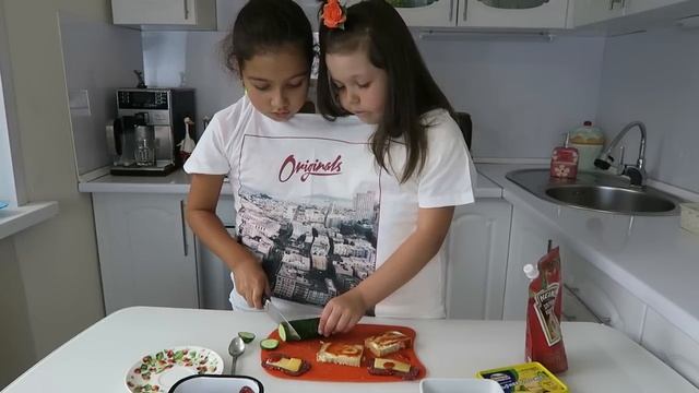 Детский вызов в одной футболке смотреть онлайн