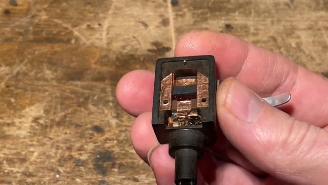 Ortofon SPU A - пьезозвукосниматель из черного дерева