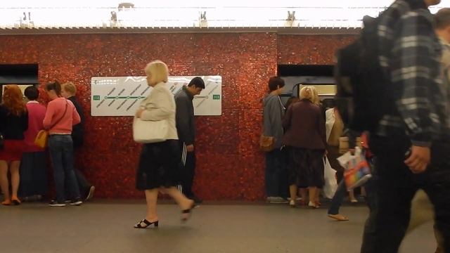 Two Minutes in St. Petersburg Metro Station Mayakovskaya смотреть онлайн