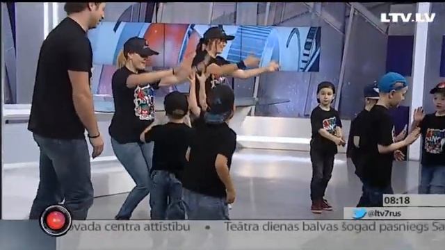 В студии Dance kids смотреть онлайн