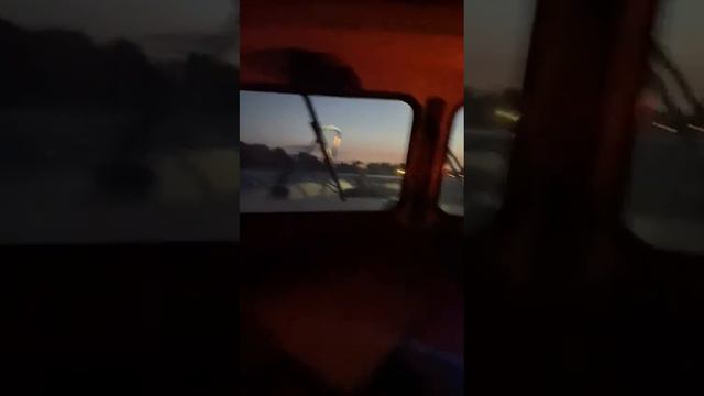 Река бурная. Проход порогов на катере. смотреть онлайн
