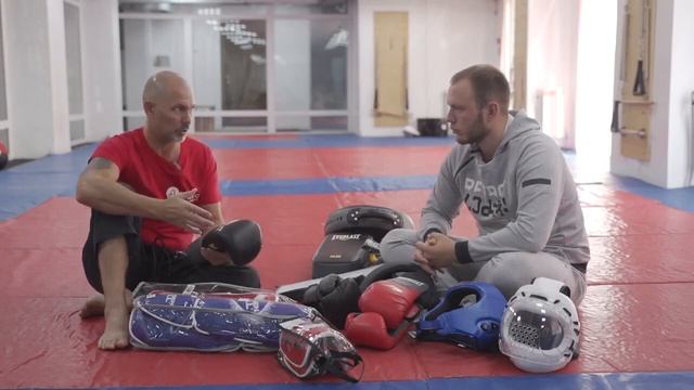 Старая школа. Видео с бойцовского зала ФК Альянс.4 ноября 2020 г смотреть онлайн