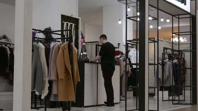 ПРАНК СКИНУЛИ 200 ТЫСЯЧ С 5 ЭТАЖА | ВЫВЕЛИ С ТЦ смотреть онлайн