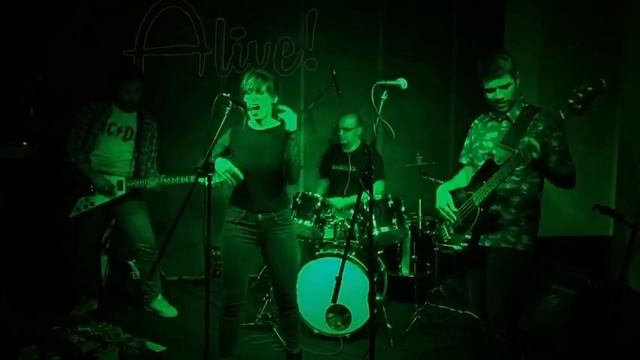 Groovy Rockets en Alive Music Bar смотреть онлайн