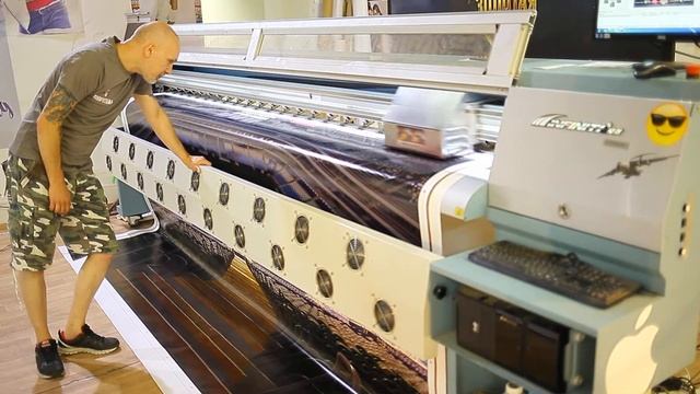 Широкоформатная печать в копировальном центре 