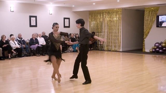 East Coast Swing Show Dance at Ultimate Ballroom Dance Studio смотреть онлайн