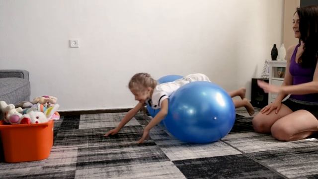 8 полезных игр с фитболом для ребенка смотреть онлайн