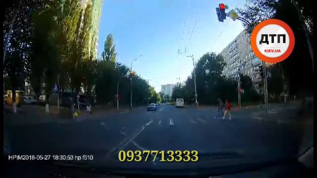 Нашего читателя возмутил проезд на "розовый" маршрутки в Киеве... На видеозаписи, ссылку на котору смотреть онлайн