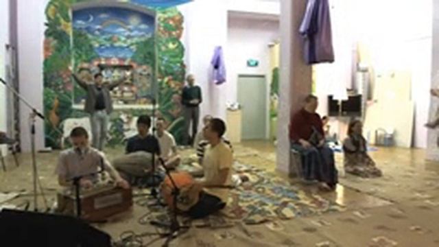 2014.07.09-10, Ср-Чт. - СПб, КЦ Гаура. 11-я луна. Киртаны смотреть онлайн