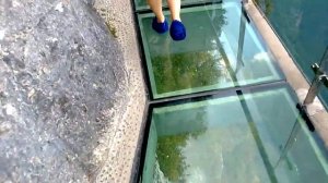 Стеклянная тропинка в горах Тяньмэньшань города Чжанцзяцзе