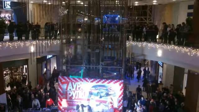 Сброс шаров в ТЦ Аура смотреть онлайн