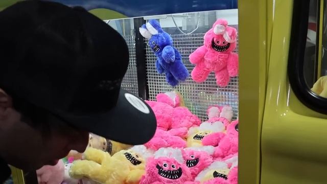 I Made a HUGE Profit at the Claw Machine Winning NFL Squishy Toys! смотреть онлайн