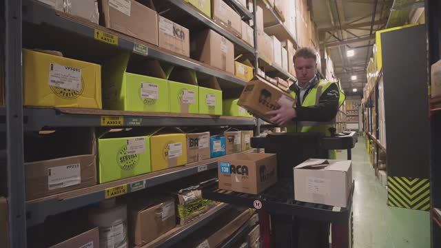 Комплектовщик заказов JX0 - вертикальный электрический сборщик заказов JX0 от EP Equipment смотреть онлайн