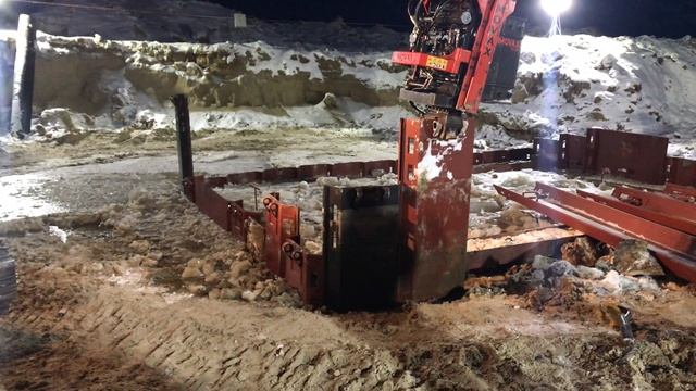 Погружение сварного шпунта корытного СШК производства ГК ТрубМет на реке Обь смотреть онлайн