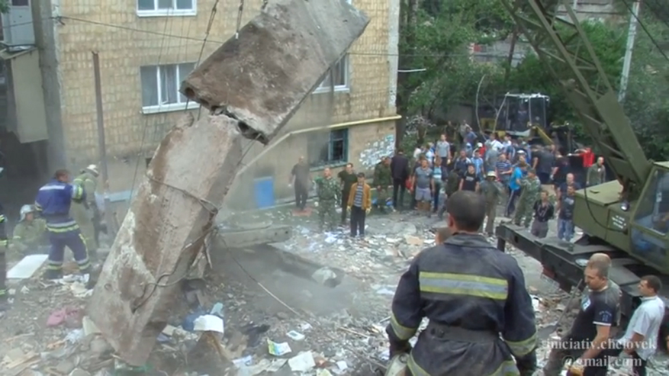 г.Снежное 15.07.2014 Авиабомбардировка мирных жителей Украинскими карателями смотреть онлайн