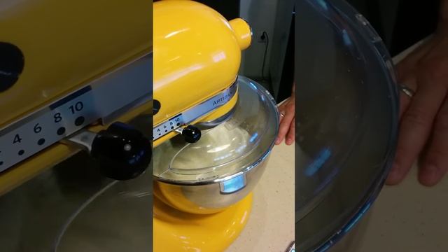 Взбивание сливок dream cream в Rouletstudio.com смотреть онлайн