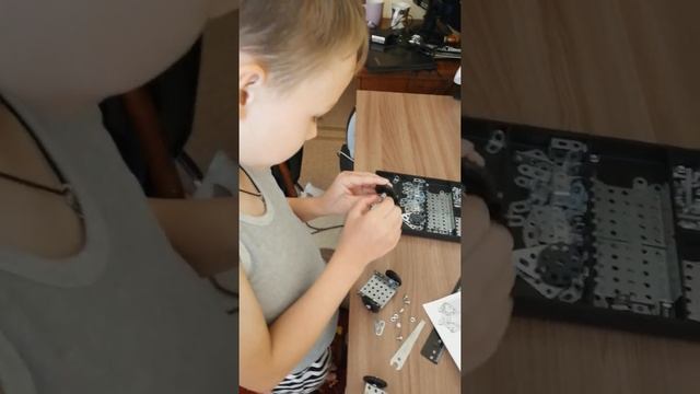 Собираем джип из железного конструктора смотреть онлайн