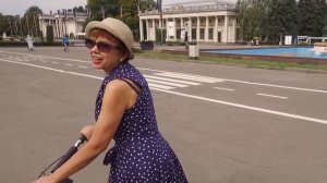 Никогда не поздно: Как бабушки катались на самокате?