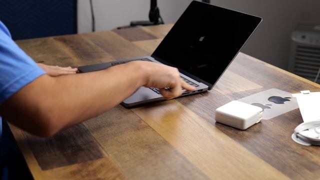 Should I Buy The New MacBook Pro? - Apple MBP Review смотреть онлайн