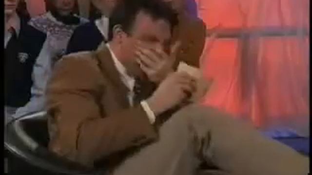 Hollndischer Moderator bekommt Lachanfall D смотреть онлайн