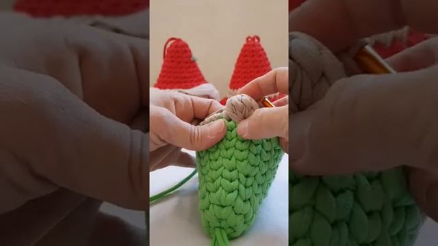 Гном крючком из трикотажной пряжи. смотреть онлайн