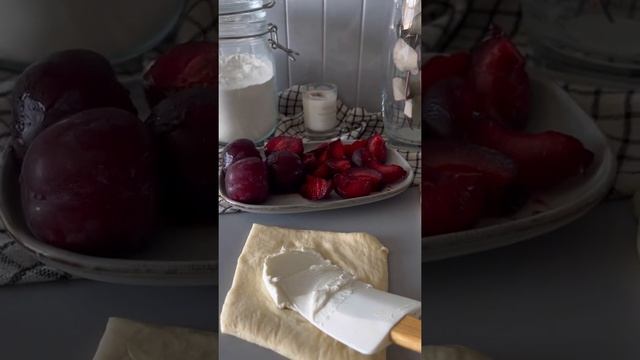 Слойки со сливами и рикоттой. Быстрый десерт на слоёном тесте.Простой рецепт.Детям очень понравится смотреть онлайн