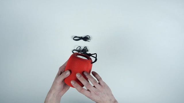 Bluetooth колонка QUMO BatteryBeats red смотреть онлайн