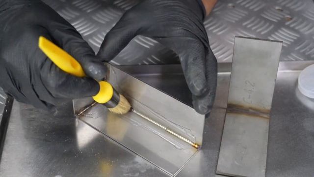 Как снять следы побежалости с металла после сварки? смотреть онлайн