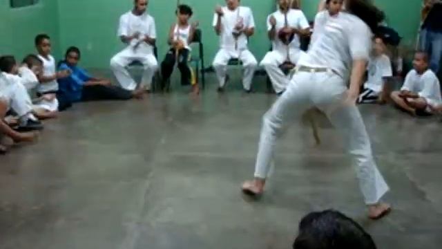 grupo de capoeira ginga moleque nas antigas.wmv смотреть онлайн