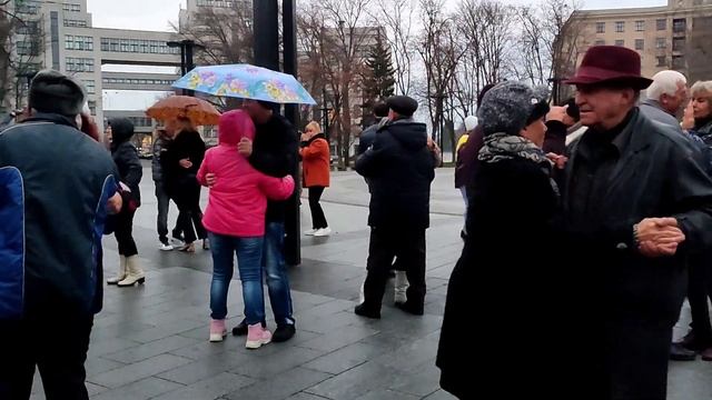 НАС ЗАКРУЖАТ ЛИСТЬЯ ЖЁЛТЫЕ В ВАЛЬСЕ МОЯ ХОРОШАЯ! 11 НОЯБРЯ 2023 ТАНЦЫ ХАРЬКОВ УКРАИНА смотреть онлайн